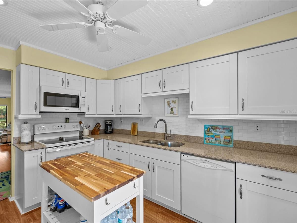 13002 WEDGEWOOD WAY — photo 9 of 59