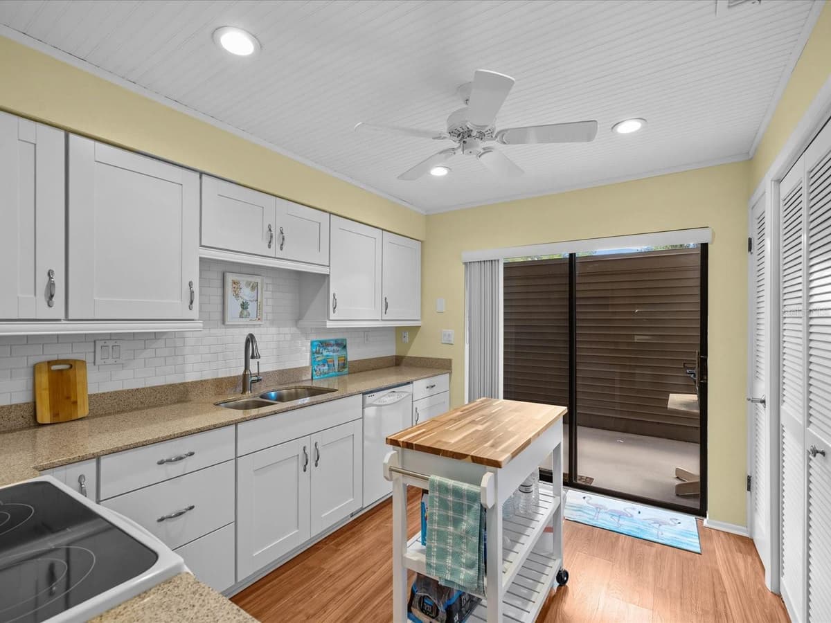 13002 WEDGEWOOD WAY — photo 11 of 59