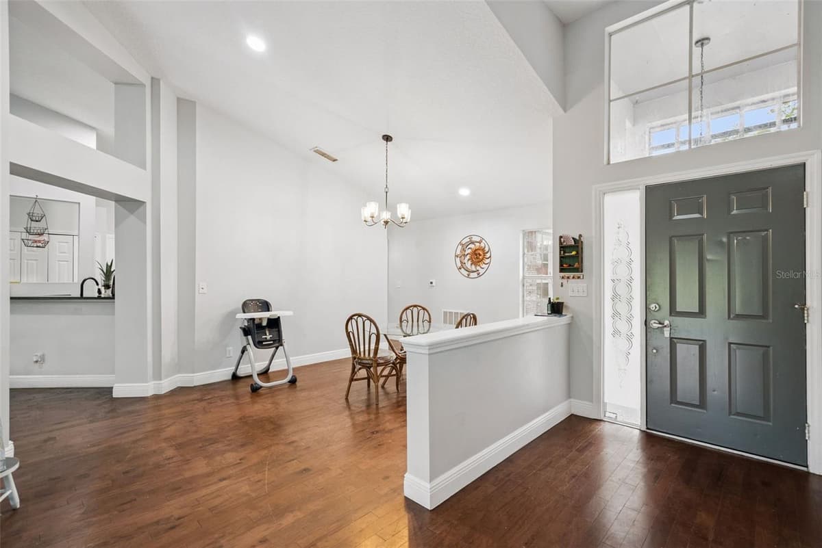 806 OAK FOREST COURT — photo 4 of 31