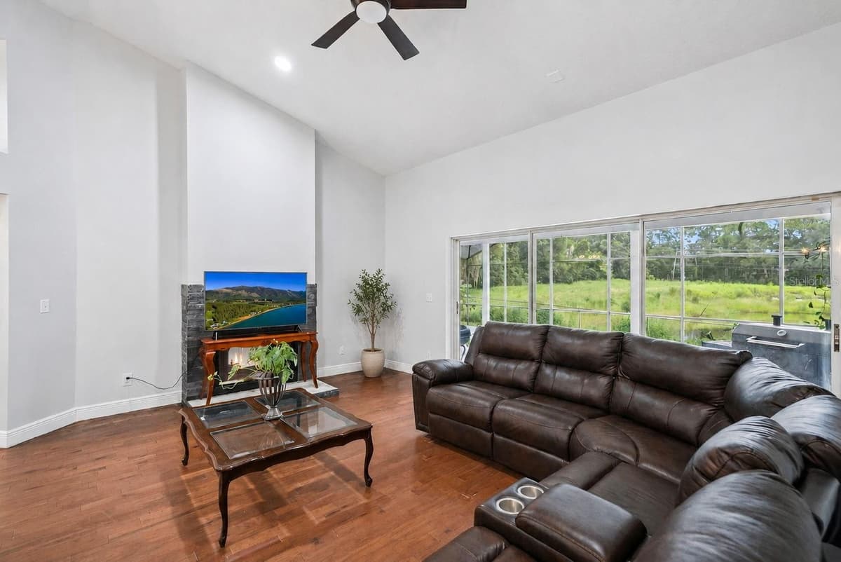 806 OAK FOREST COURT — photo 9 of 31