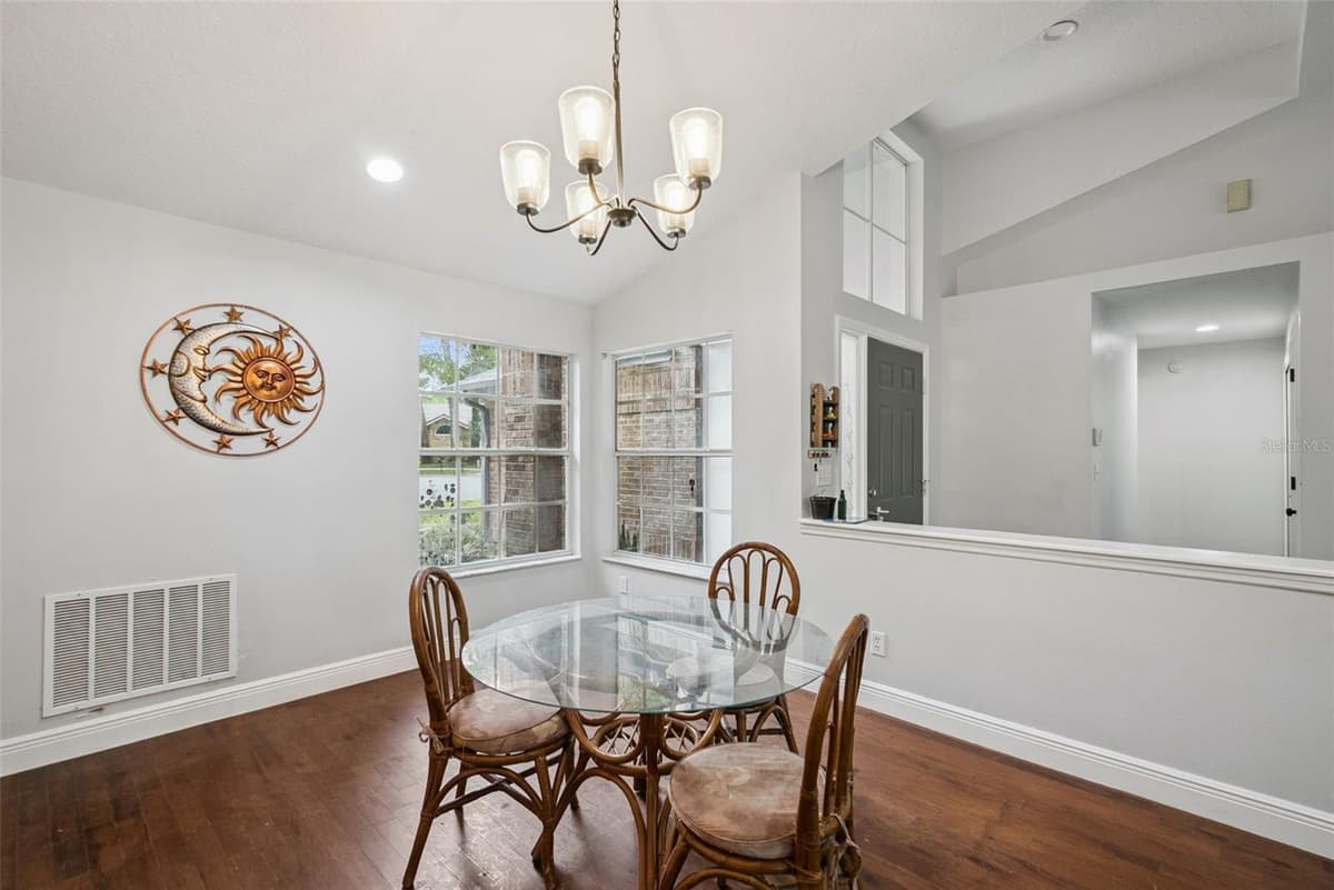 806 OAK FOREST COURT — photo 5 of 31