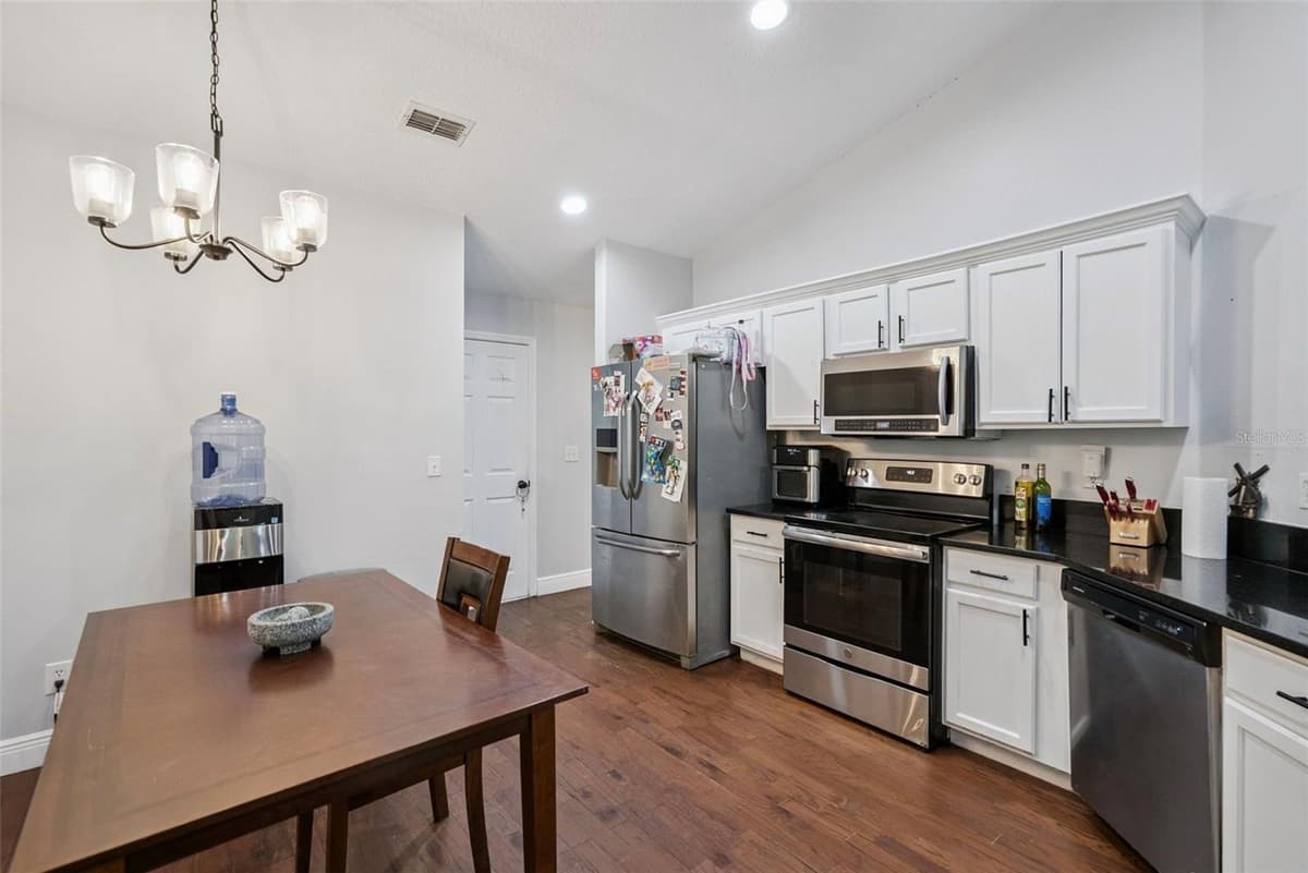 806 OAK FOREST COURT — photo 11 of 31