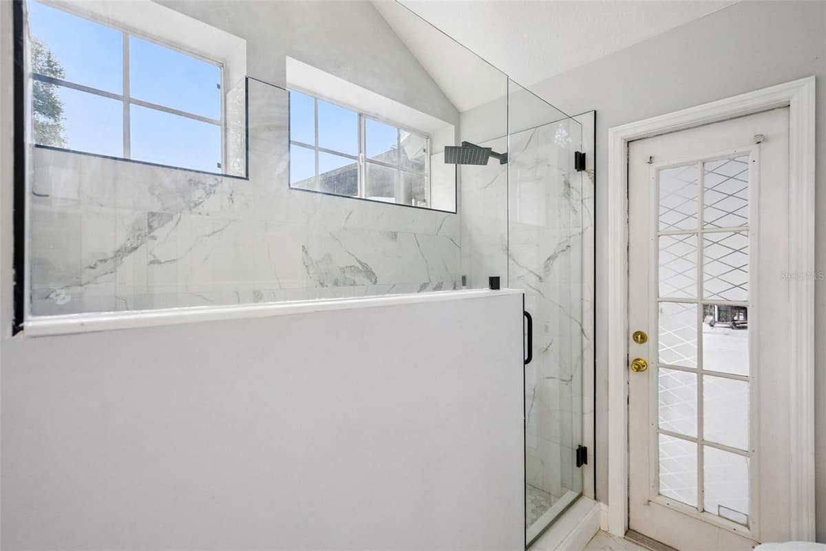 806 OAK FOREST COURT — photo 17 of 31