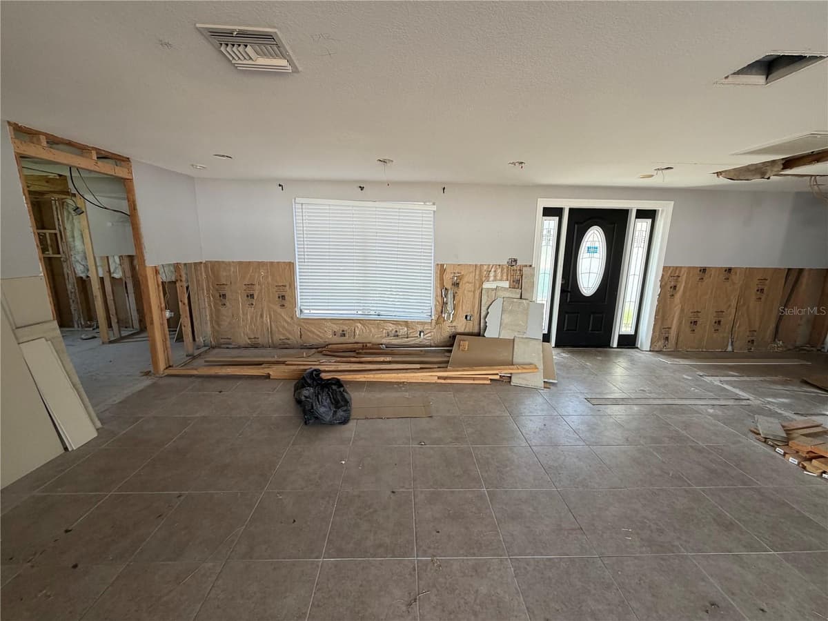 318 SKYLARK LANE — photo 15 of 27