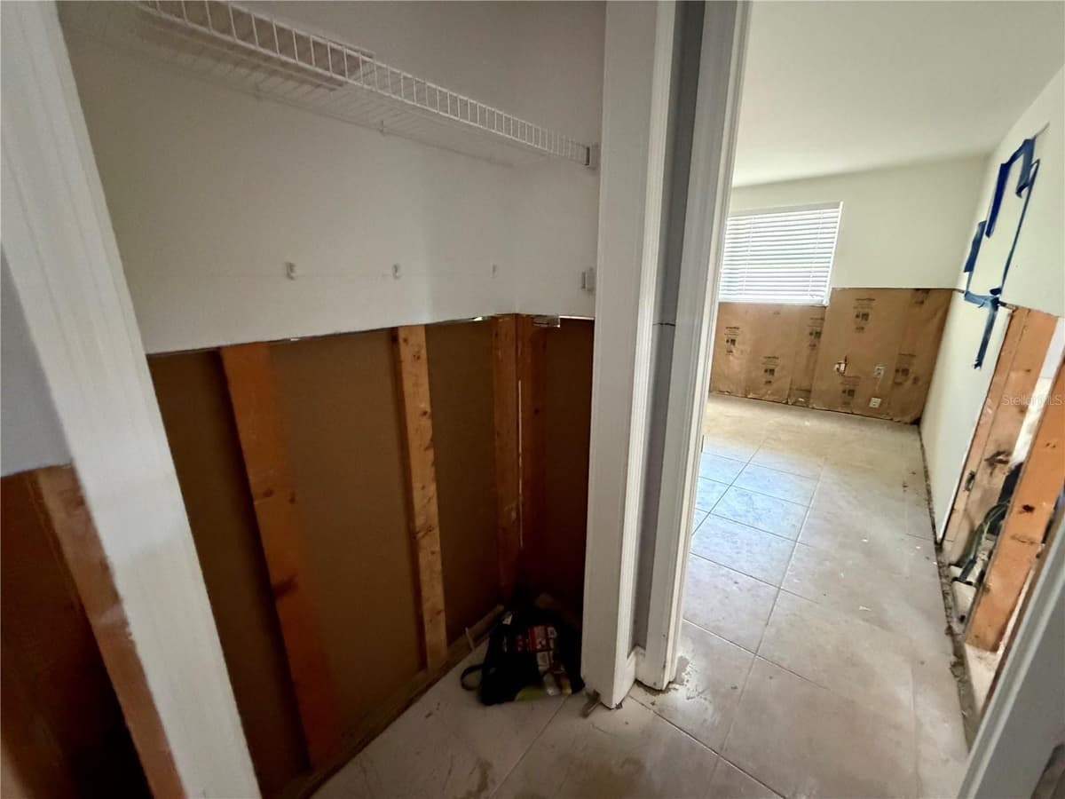318 SKYLARK LANE — photo 9 of 27
