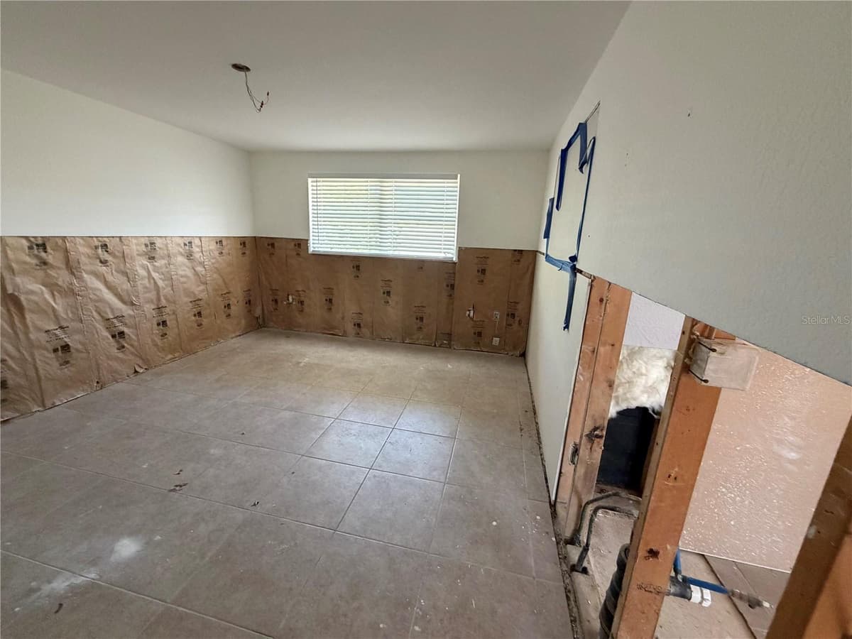 318 SKYLARK LANE — photo 8 of 27