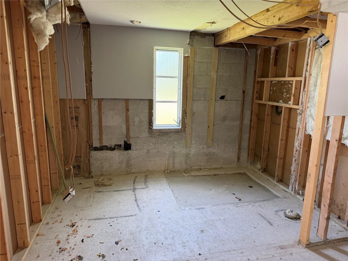 318 SKYLARK LANE — photo 19 of 27