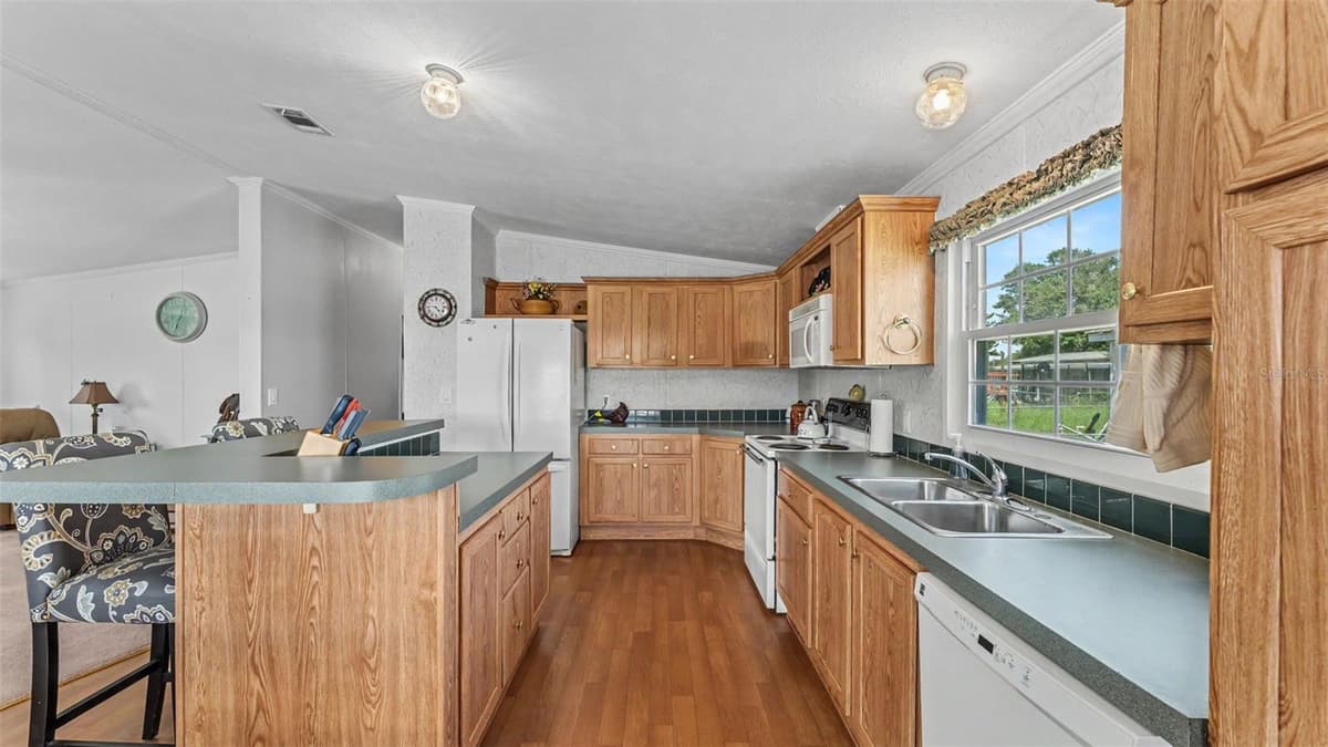 525 PERCH PLACE — photo 8 of 32