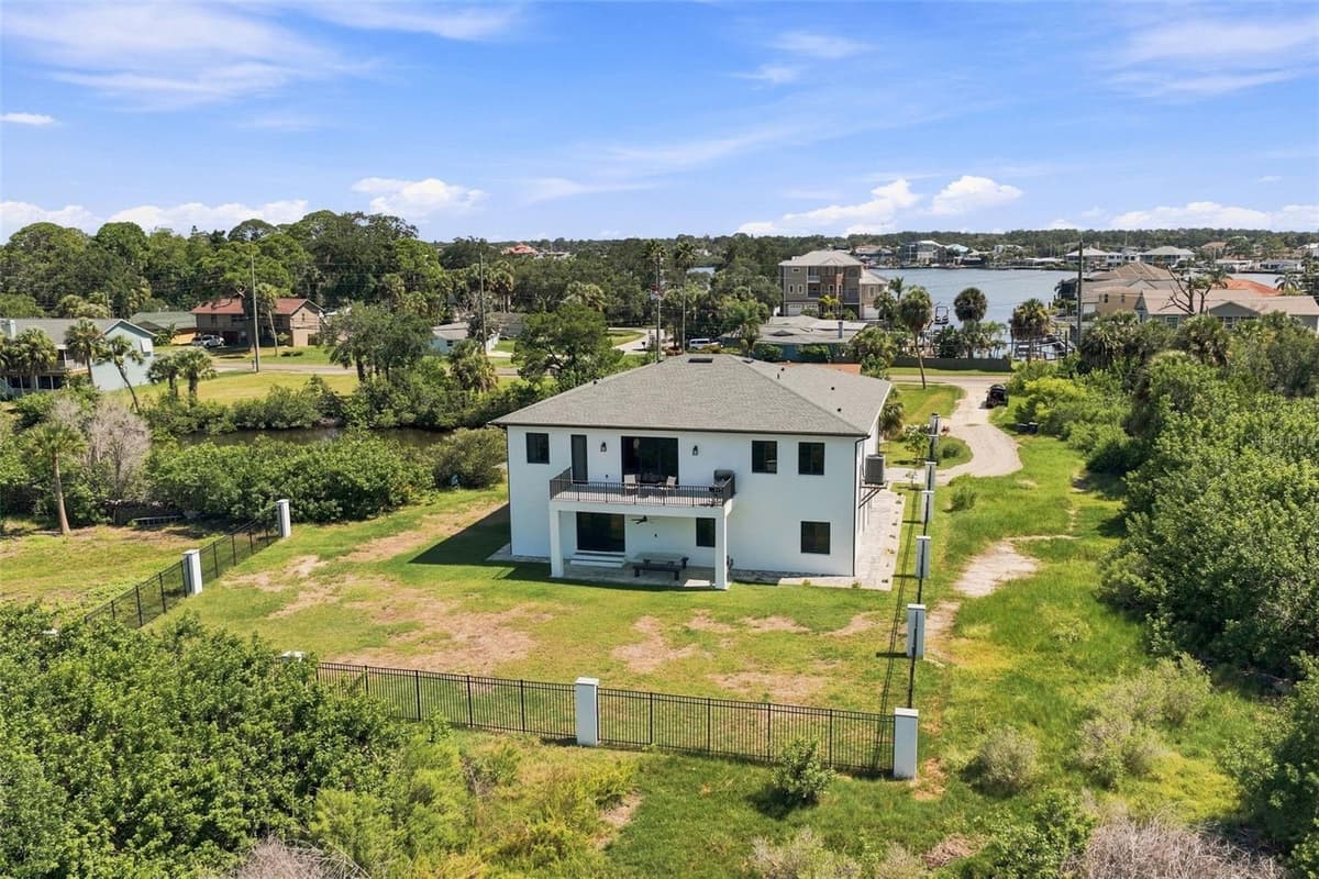 5035 BAY BOULEVARD — photo 4 of 95