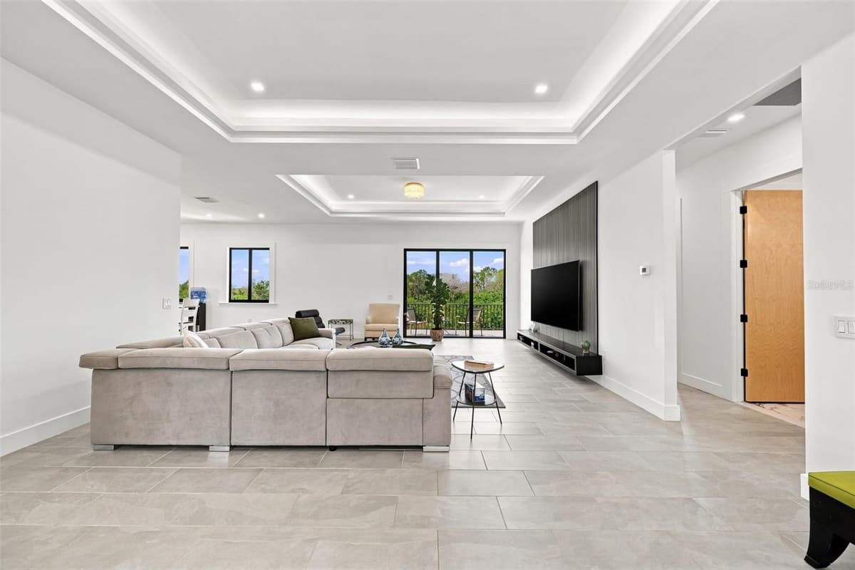 5035 BAY BOULEVARD — photo 16 of 95