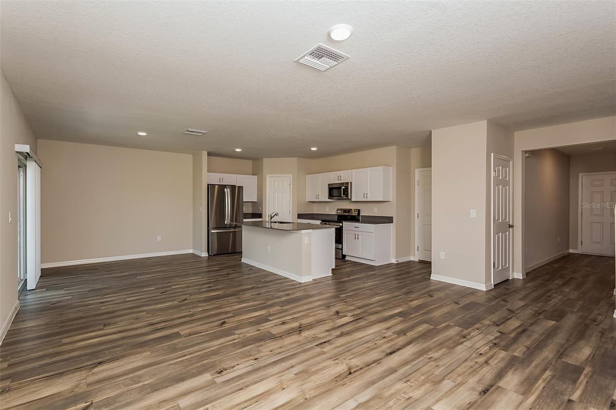 2154 LAWSON WAY — photo 11 of 27