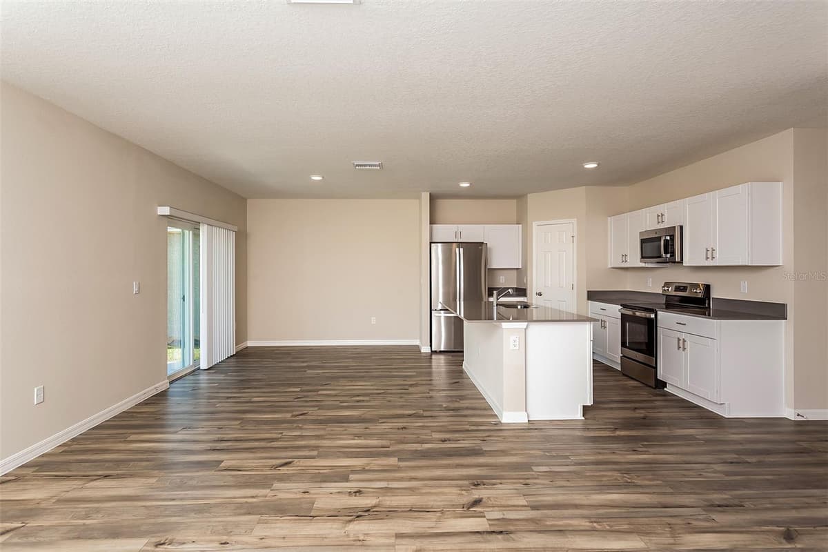 2154 LAWSON WAY — photo 10 of 27