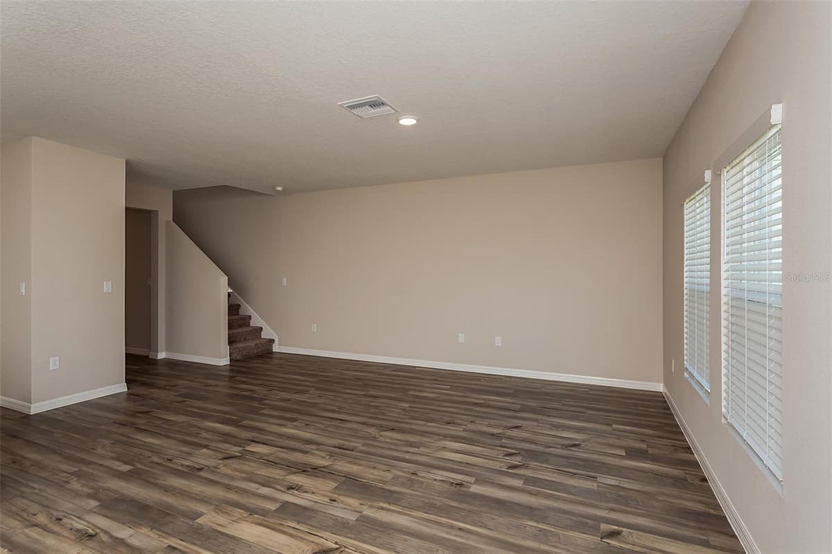 2154 LAWSON WAY — photo 3 of 27