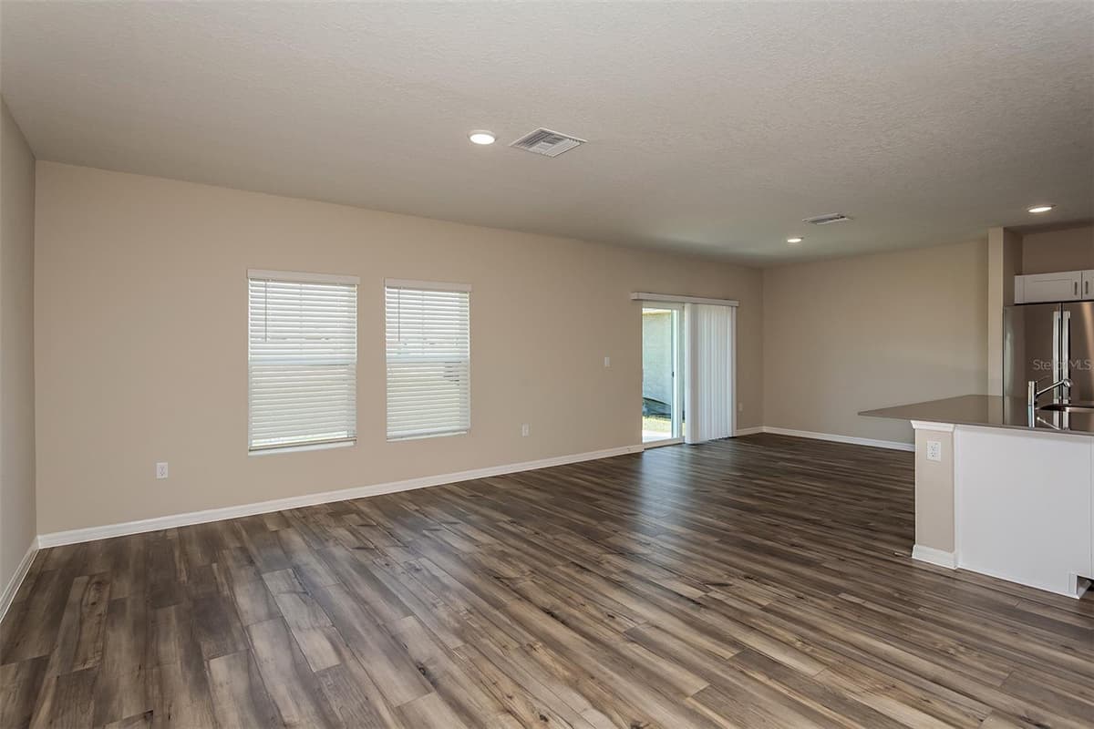 2154 LAWSON WAY — photo 12 of 27