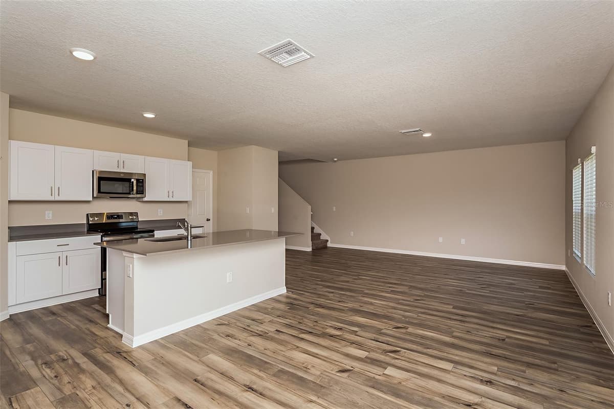 2154 LAWSON WAY — photo 8 of 27