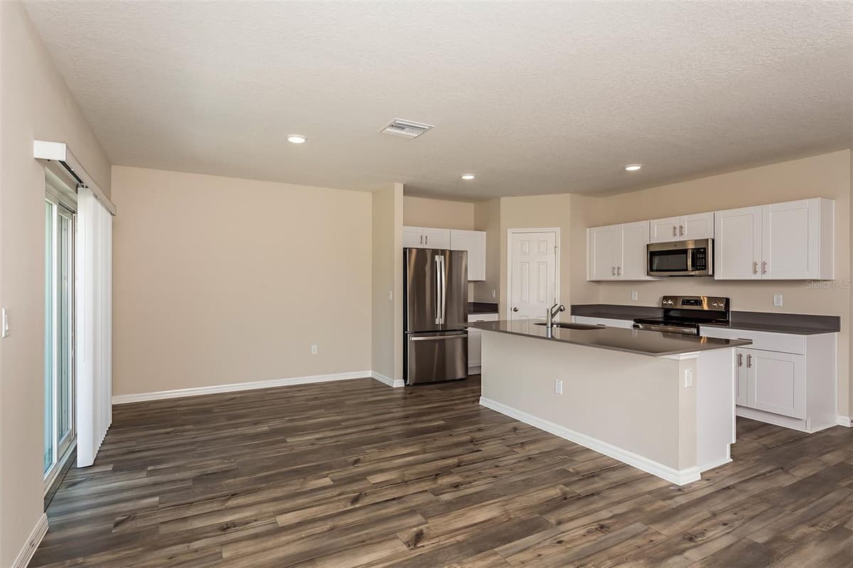 2154 LAWSON WAY — photo 9 of 27