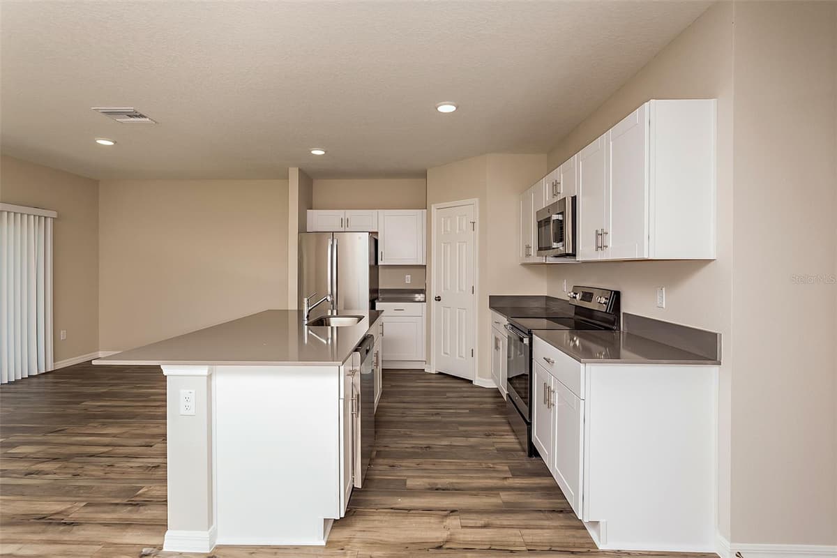 2154 LAWSON WAY — photo 6 of 27