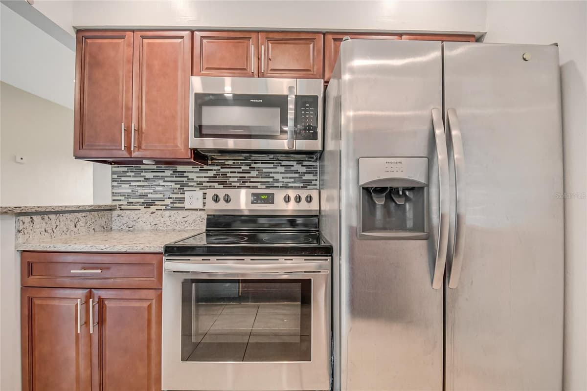 723 24TH STREET — photo 15 of 50