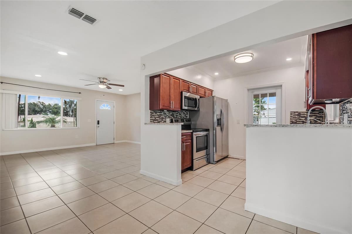 723 24TH STREET — photo 12 of 50