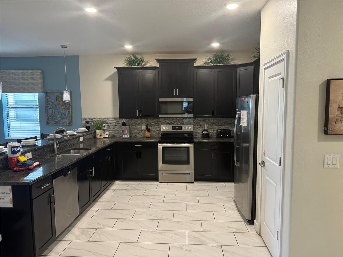 9158 SCRAMBLE DRIVE — photo 5 of 28