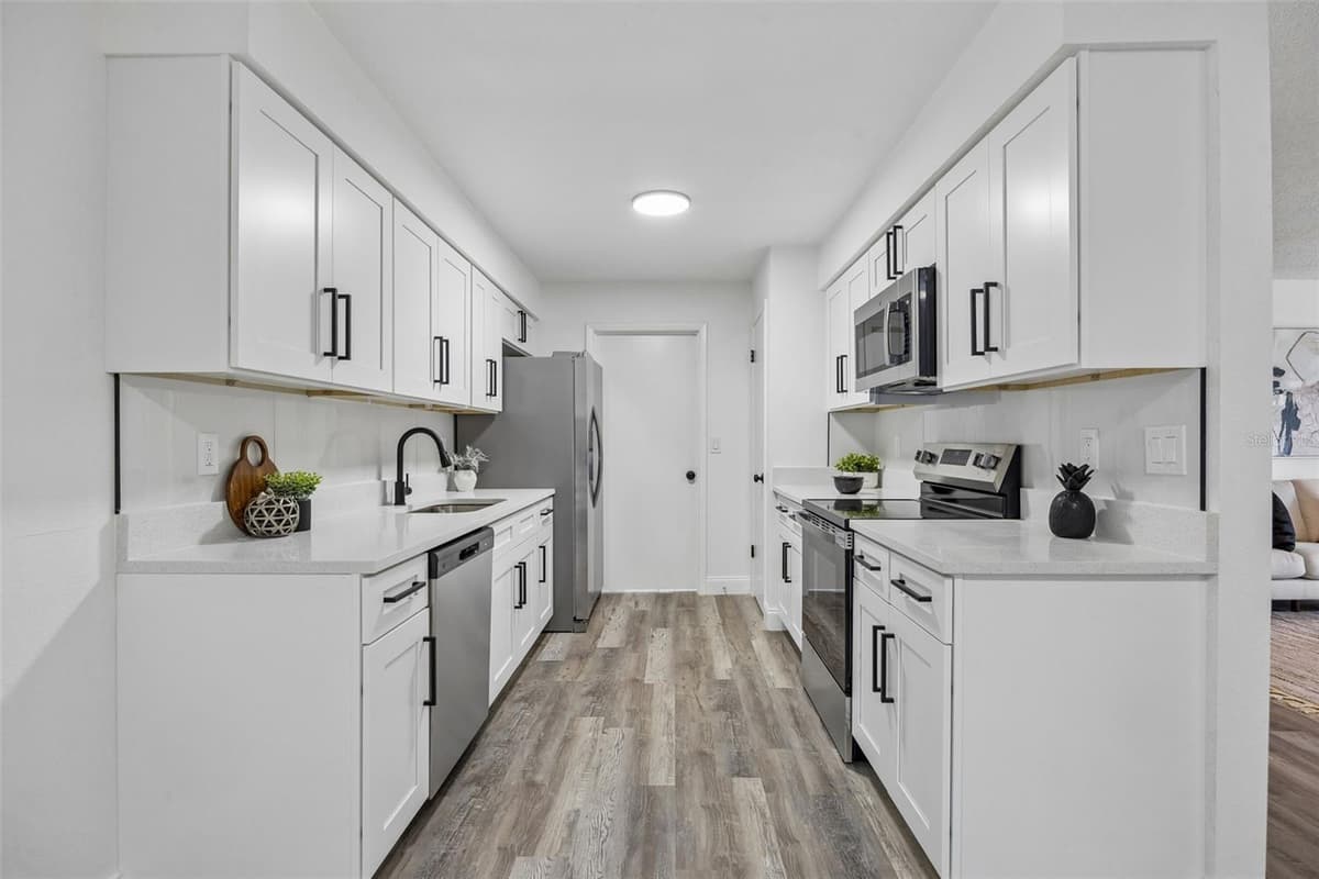 1660 ASHWOOD AVENUE — photo 9 of 22