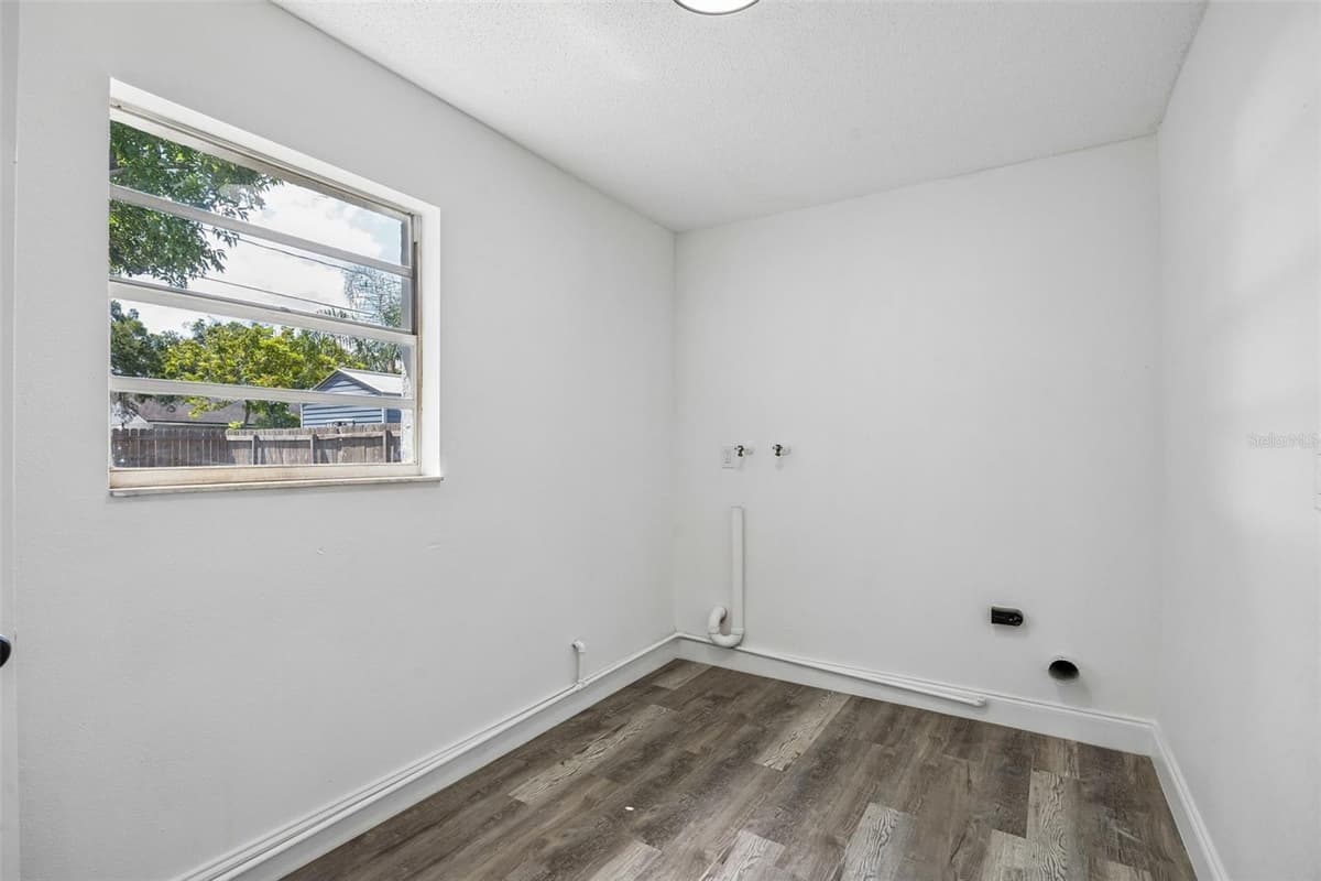 1660 ASHWOOD AVENUE — photo 16 of 22