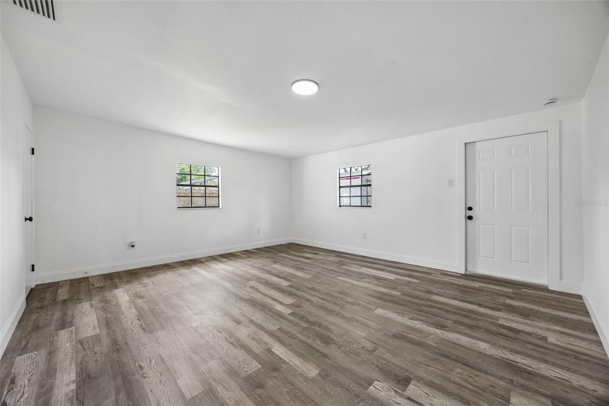 1660 ASHWOOD AVENUE — photo 3 of 22