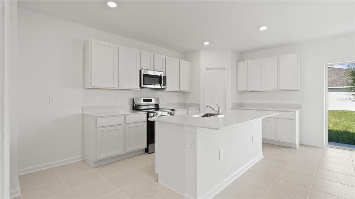 2465 HALLOW GARDEN ROAD — photo 3 of 13