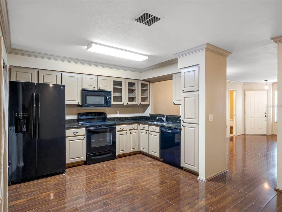 2820 REVERE COURT — photo 11 of 29