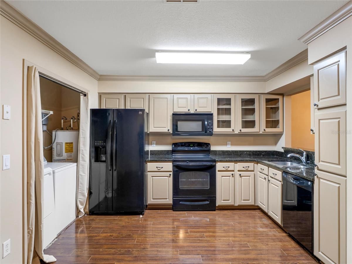 2820 REVERE COURT — photo 10 of 29
