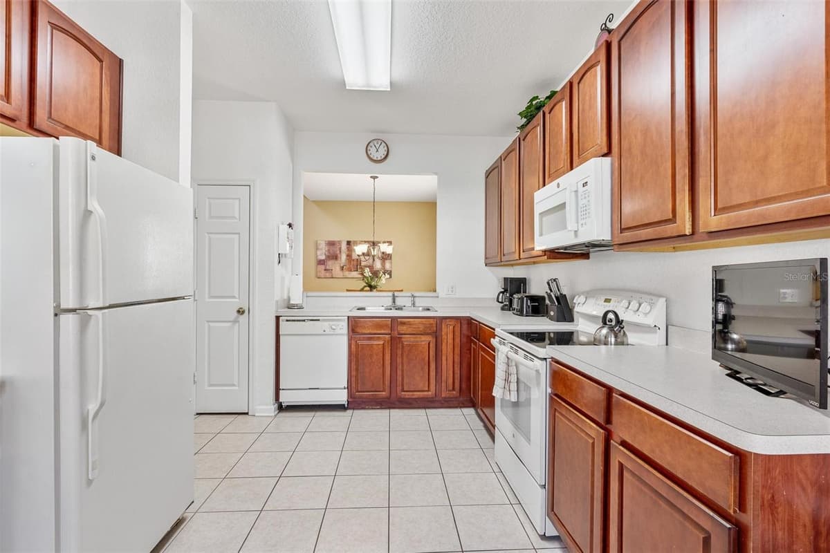 7795 BASNETT CIRCLE — photo 11 of 39