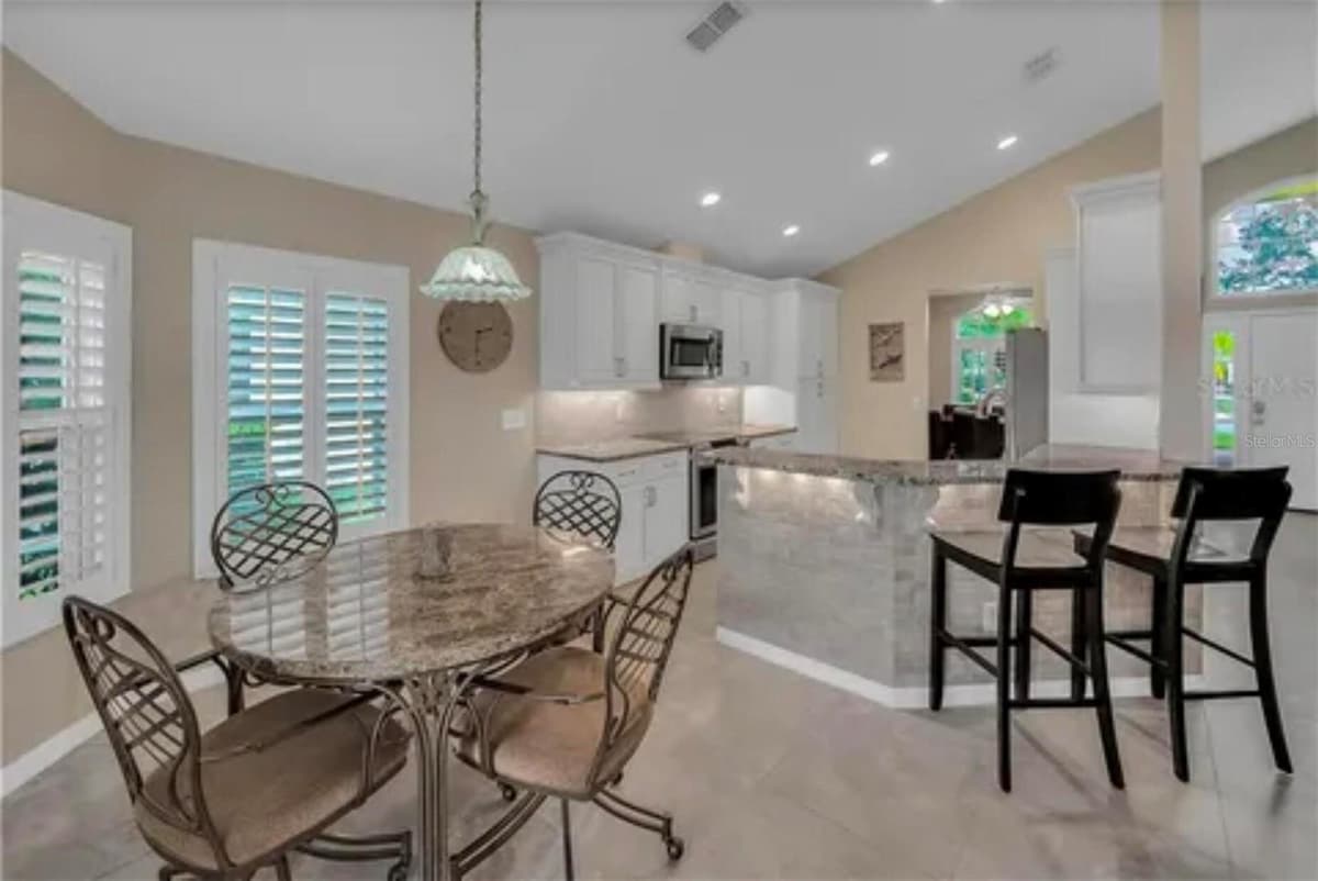 624 HARDWOOD CIRCLE — photo 9 of 25