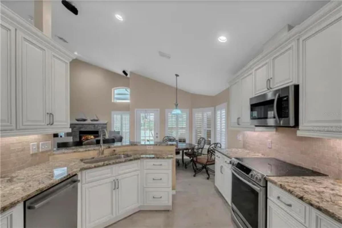 624 HARDWOOD CIRCLE — photo 11 of 25