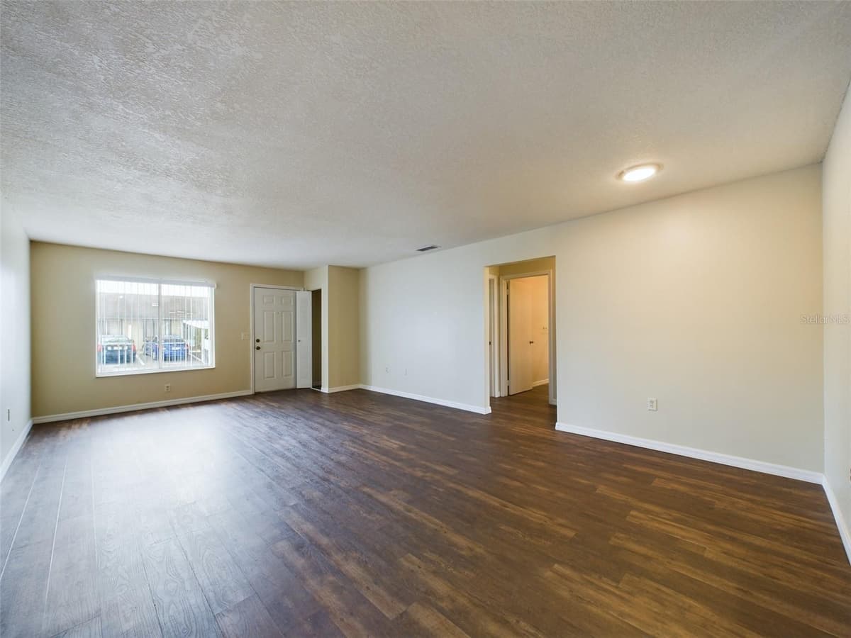 244 WINTER RIDGE BOULEVARD — photo 5 of 26