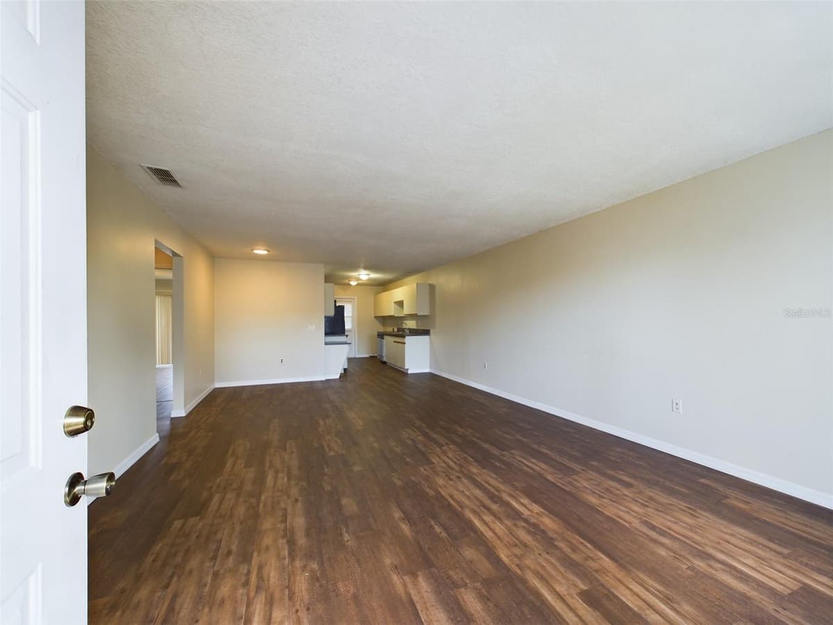 244 WINTER RIDGE BOULEVARD — photo 3 of 26