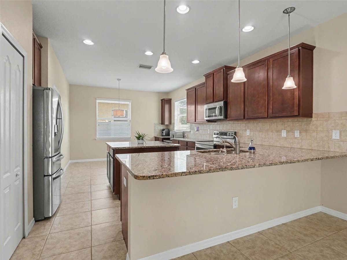 10413 AVIAN FORREST DRIVE — photo 4 of 41