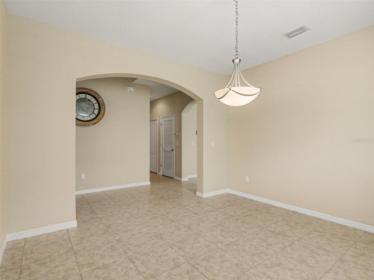 10413 AVIAN FORREST DRIVE — photo 8 of 41