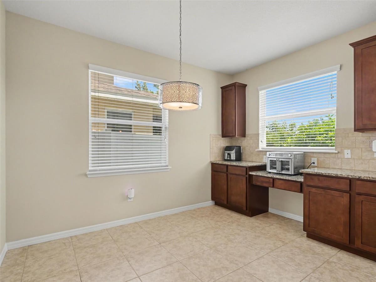 10413 AVIAN FORREST DRIVE — photo 11 of 41