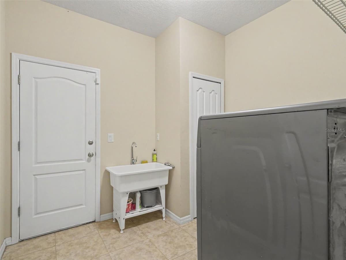 10413 AVIAN FORREST DRIVE — photo 32 of 41