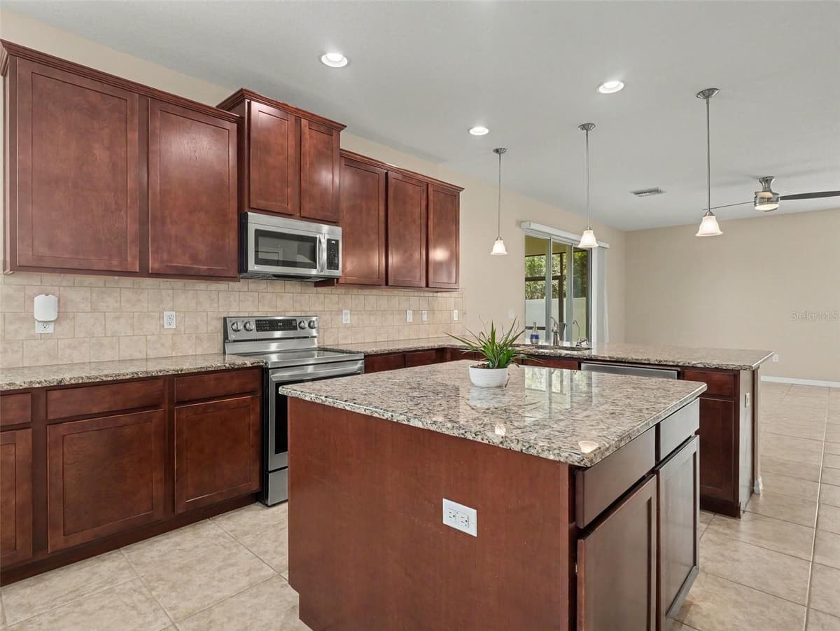 10413 AVIAN FORREST DRIVE — photo 12 of 41