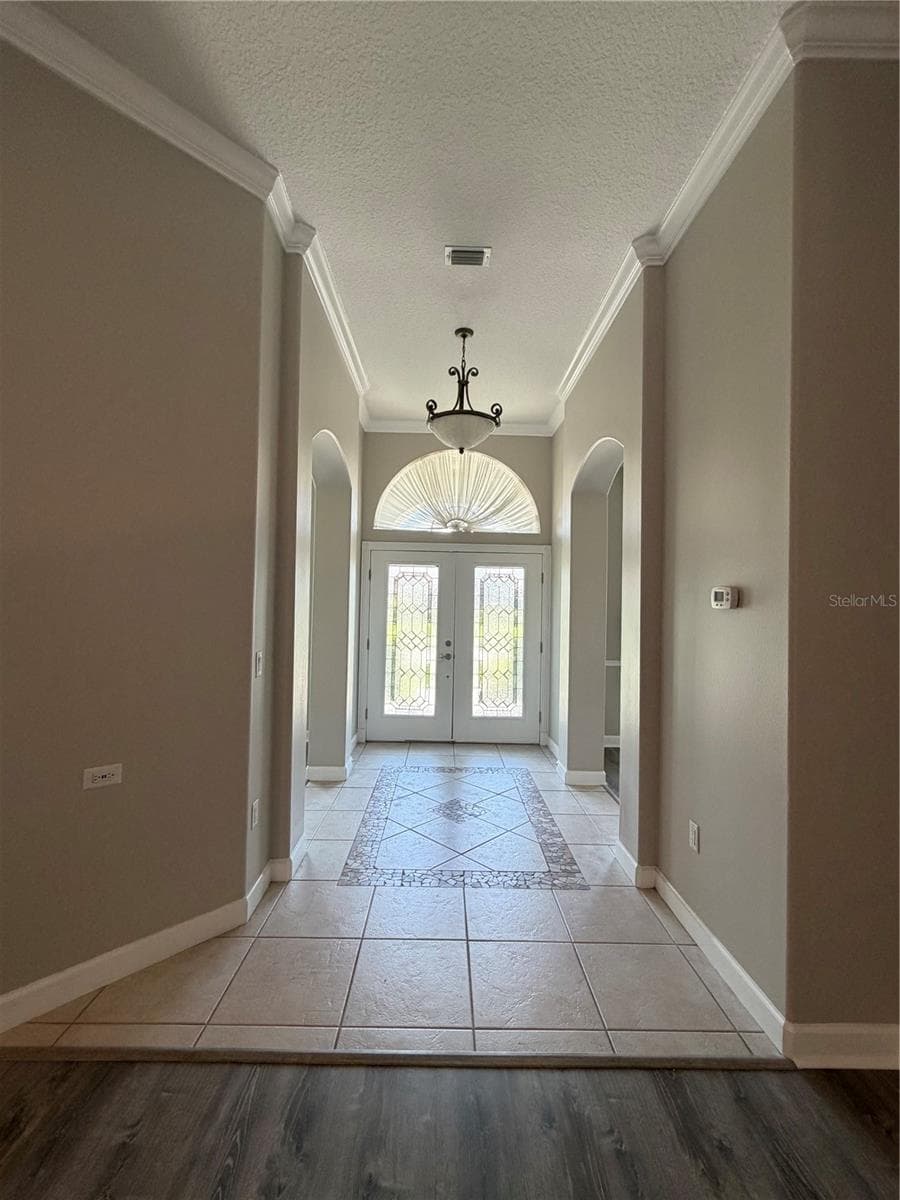 1070 CEASARS COURT — photo 2 of 8