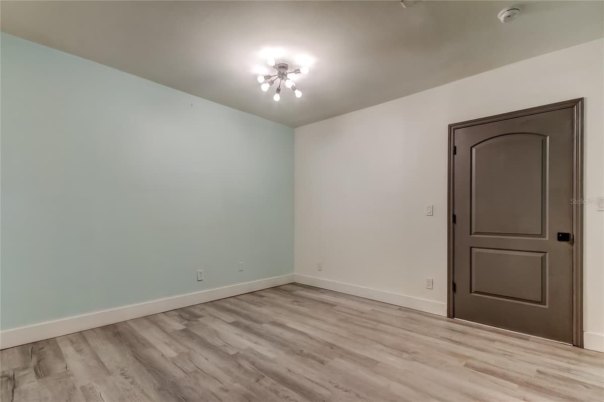 375 10TH AVENUE — photo 19 of 41