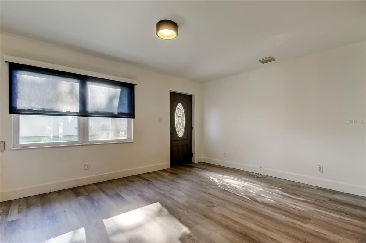 375 10TH AVENUE — photo 13 of 41