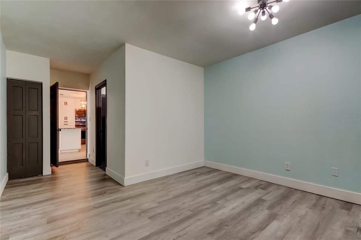 375 10TH AVENUE — photo 21 of 41