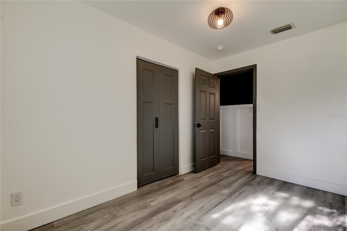375 10TH AVENUE — photo 35 of 41