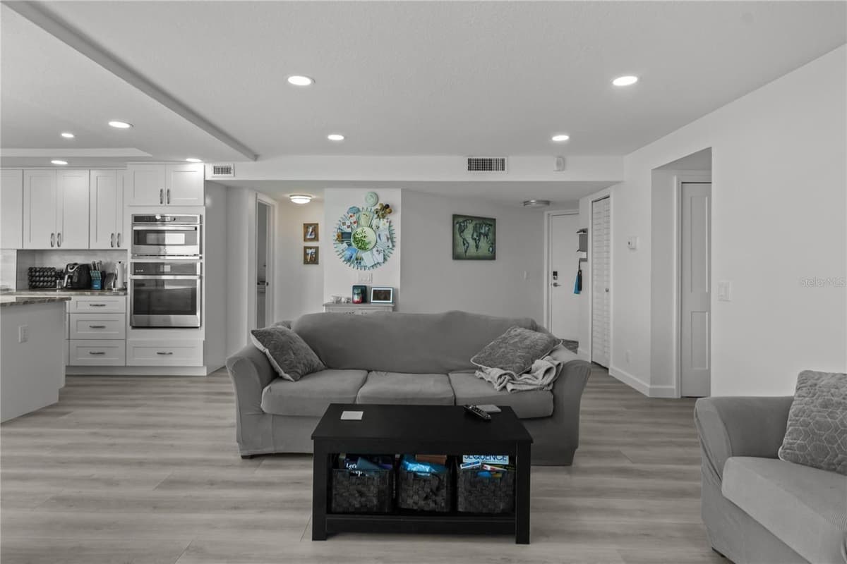 5505 LA PUERTA DEL SOL BOULEVARD — photo 5 of 39