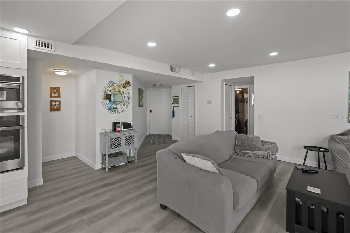 5505 LA PUERTA DEL SOL BOULEVARD — photo 17 of 39