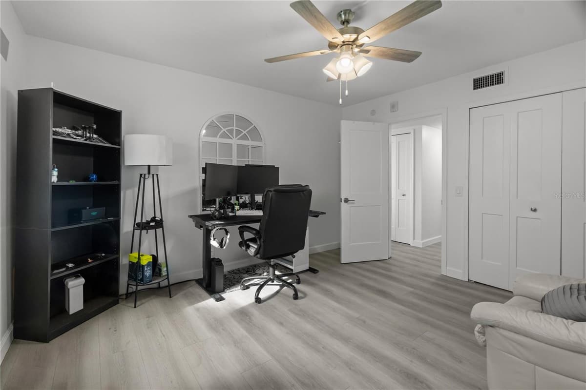 5505 LA PUERTA DEL SOL BOULEVARD — photo 25 of 39