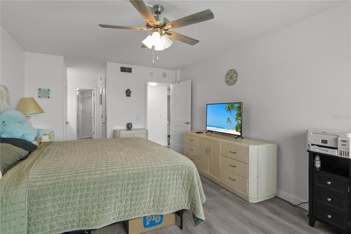 5505 LA PUERTA DEL SOL BOULEVARD — photo 20 of 39