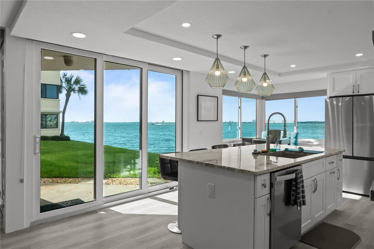 5505 LA PUERTA DEL SOL BOULEVARD — photo 10 of 39